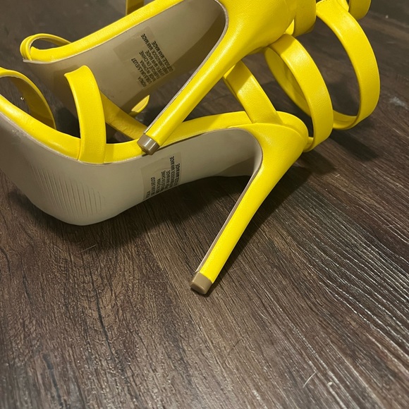 Yellow, ankle wrap heels. - Picture 4 of 4